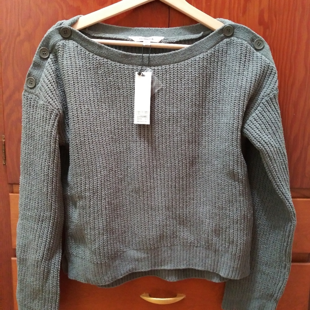 BB Dakota sweater with buttons